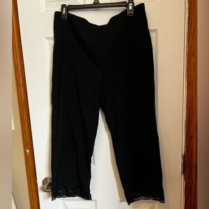 Pull on dress Capri with lace detail